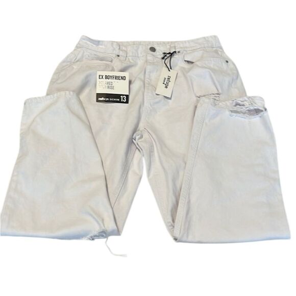 NWT Refuge sz 13 jr boyfriend relaxed high rise distressed ripped white jeans - Picture 1 of 17